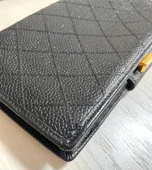W3. Vintage CHANEL black caviar leather wallet with stitches and gold tone CC motif. Perfect gift. 050531ya1