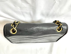 80's vintage Chanel black 2.55 shoulder bag with wavy stitches and rope strings and gold chain strap. Very rare piece from the era. 050730ra