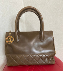 Vintage CHANEL Brown Lambskin Matelassé Tote Bag | Large Gold CC Charm | Classic Daily Handbag | Made in Italy | 050630