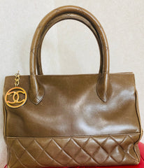 Vintage CHANEL Brown Lambskin Matelassé Tote Bag | Large Gold CC Charm | Classic Daily Handbag | Made in Italy | 050630