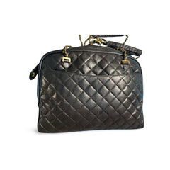 Vintage CHANEL black lamb leather large bag with double golden chain strap and a CC pull charm. Perfect daily bag. ailee zipper. 060423ac2