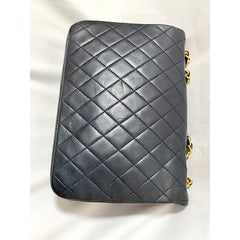 80's vintage Chanel dark navy lambskin 2.55 classic shoulder bag with gold chain and turn lock cc closure. Unique oval red edges. 051205ac4