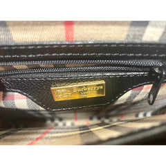 Vintage Burberry genuine black leather handbag with golden logo motif and Nova check linings. Can be shoulder bag. 081005ys1