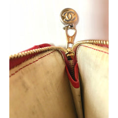 Vintage CHANEL red caviar skin round zipper wallet with CC stitch mark.  Best vintage gift. 0502061