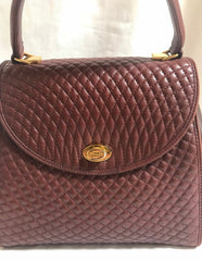 Vintage BALLY wine brown quilted lambskin handbag with golden logo turn lock closure. 050425r1