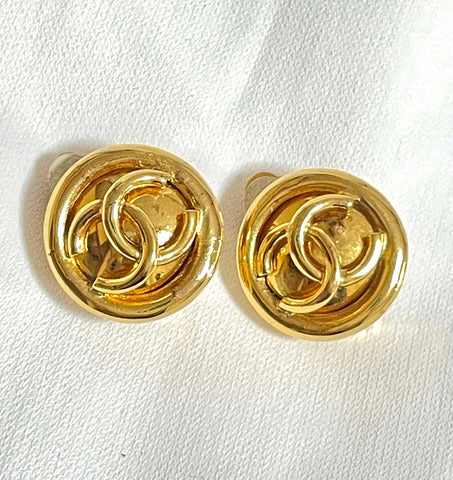 W2 Vintage CHANEL gold tone round earrings with 3D CC mark. Classic vintage Chanel jewelry. 041205an6