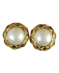 Vintage CHANEL gold tone round earrings with faux pearl and matelasse gold frame. 050403ys3