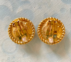 Vintage CHANEL golden earrings with pearl and CC motif. Classic Chanel vintage jewelry. 0410033