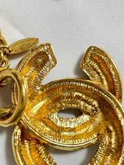 MINT. Vintage CHANEL classic chain necklace with matelasse CC mark pendant top. Gorgeous masterpiece jewelry.  0408249