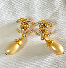 Vintage CHANEL teardrop turn-lock crystal CC and dangle pearl earrings. Very classic and popular jewelry. Coco mark. 050327rc2