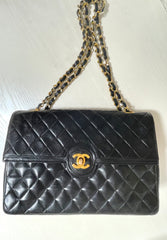 80's vintage Chanel black 2.55 shoulder bag with circle CC  flap design. Rare piece from the era. 0410283