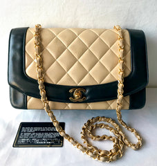 Vintage CHANEL beige and black frame lambskin 2.55 classic flap shoulder bag with golden CC. Popular purse Diana bag. 0403178