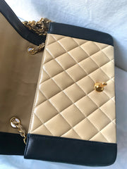 Vintage CHANEL beige and black frame lambskin 2.55 classic flap shoulder bag with golden CC. Popular purse Diana bag. 0403178