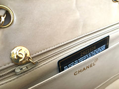Vintage CHANEL beige and black frame lambskin 2.55 classic flap shoulder bag with golden CC. Popular purse Diana bag. 0403178