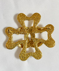 Vintage Chanel large flower clover brooch with CC mark. Gorgeous masterpiece jewelry. 0408244