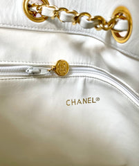 Vintage CHANEL red and white canvas large hobo shoulder bag with supermodel print and CC charm. Mademoiselle. 0407231