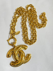 MINT. Vintage CHANEL classic chain necklace with matelasse CC mark pendant top. Gorgeous masterpiece jewelry.  0408249
