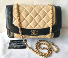Vintage CHANEL beige and black frame lambskin 2.55 classic flap shoulder bag with golden CC. Popular purse Diana bag. 0403178