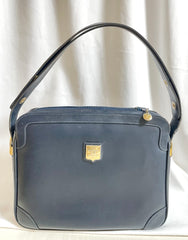 Vintage Celine navy genuine leather shoulder bag with golden logo. Perfect elegance for your daily use. 0410245