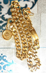 Vintage CHANEL golden thick chain belt with a CC charm and logo plate. 82cm. Classic belt. 0410244