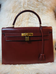 1980s Vintage HERMES Kelly 32 bag rouge ash box calf leather with gold hardware. Exterior stitch. Stamp K in O, 1981. Best known classic bag