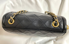 Vintage CHANEL black fringe camera bag with double flaps. Must have collar design flap shoulder bag. 0408151