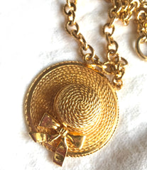 Vintage CHANEL golden chain necklace with dangling hat top. Gorgeous vintage masterpiece. 0406016