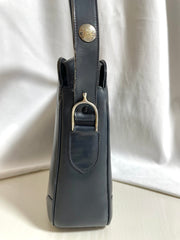 Vintage Celine navy genuine leather shoulder bag with golden logo. Perfect elegance for your daily use. 0410245
