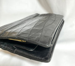 Vintage CHANEL black lambskin oval stitch clutch bag, wallet, pouch, mini purse, coin case with kiss lock case. 0410243