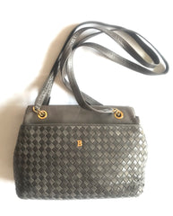 Vintage Bally grey, taupe smooth and suede leather mix intrecciato bag with gold tone B motif. Perfect daily use shoulder bag.  0403173