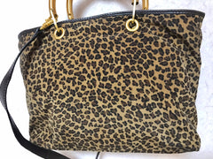 Vintage Bottega Veneta brown leopard handbag with golden handles. Can be worn on a shoulder with strap. 0404052re1