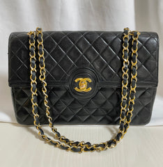 80's vintage Chanel black 2.55 shoulder bag with circle CC  flap design. Rare piece from the era. 0410283