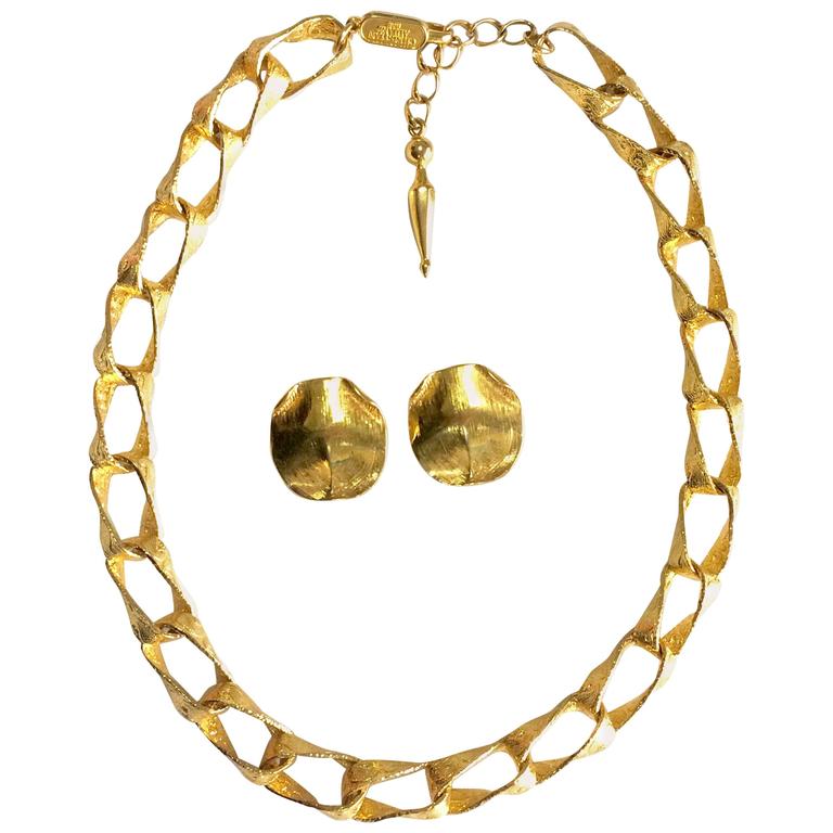 MINT. Vintage Christian Aujard rare golden paisley engraved chain necklace and round earring set. Gorgeous jewelry gift from Paris. 060620r2