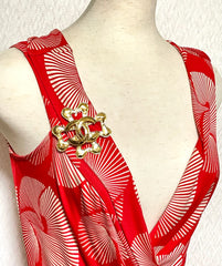 Vintage Chanel large flower clover brooch with CC mark. Gorgeous masterpiece jewelry. 0408244