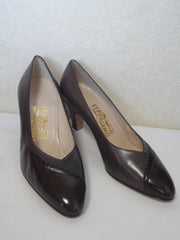 Vintage Salvatore Ferragamo charcoal gray and dark brown leather pumps with snakeskin, classic pointy heel shoes. US 8D