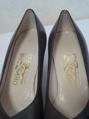 Vintage Salvatore Ferragamo charcoal gray and dark brown leather pumps with snakeskin, classic pointy heel shoes. US 8D