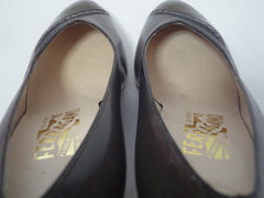 Vintage Salvatore Ferragamo charcoal gray and dark brown leather pumps with snakeskin, classic pointy heel shoes. US 8D