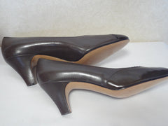 Vintage Salvatore Ferragamo charcoal gray and dark brown leather pumps with snakeskin, classic pointy heel shoes. US 8D