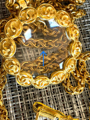 Vintage CHANEL long chain necklace with round glass loupe pendant top and CC motifs. Can be worn in double. Gorgeous masterpiece.0411111