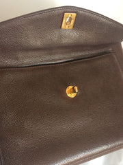 Vintage CHANEL dark brown caviarskin chain shoulder tote bag with golden CC closure. Classic and daily use bag