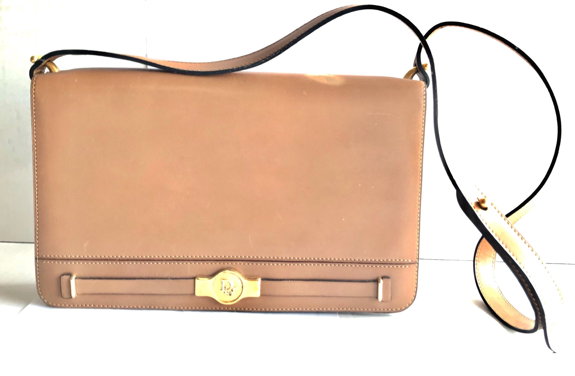 Vintage Christian Dior tanned brown leather shoulder clutch bag with golden CD motif.