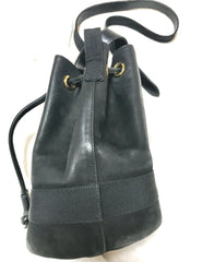 Vintage Salvatore Ferragamo black leather hobo style shoulder bag with vara logo motif and drawstrings. Classic bag for daily use. 050317r1