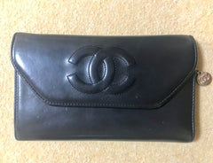 Vintage CHANEL black leather wallet with large CC stitch mark. Rare wallet from Chanel in 90’s. 050320r9
