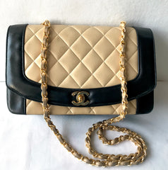 Vintage CHANEL beige and black frame lambskin 2.55 classic flap shoulder bag with golden CC. Popular purse Diana bag. 0403178
