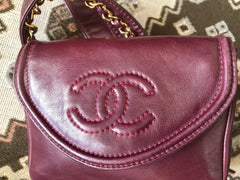 Vintage CHANEL wine fanny pack, leather belt bag with detachable chain belt and CC stitch mark on flap.  Fits 29.5" -32.6" 070502re2