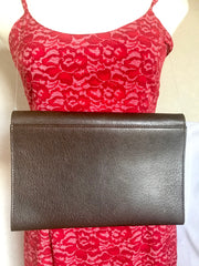 Vintage Valentino Garavani kelly bag style pigskin leather brown clutch purse, document bag. Classic vintage piece for unisex use.