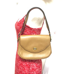 Vintage Gucci nude brown leather shoulder bag with golden and silver tone GG logo motif and wavy design flap. Classic purse. 060716r