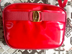 Vintage Salvatore Ferragamo vara collection patent enamel lipstick red shoulder bag with gold tone bow charm. Classic purse. 050407r3