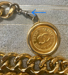 1980s-1990s. Vintage CHANEL golden thick chain belt with a golden CC charm and logo plate. 83cm at max