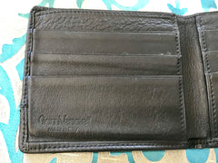 Vintage Gianni Versace black leather wallet with engraved vertical stripe. Unisex use.